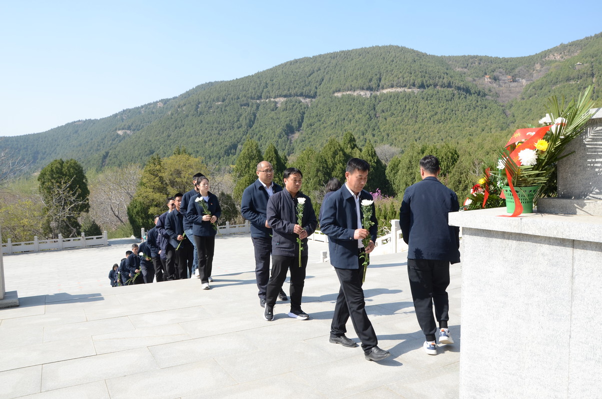 獻(xiàn)花.jpg 獻(xiàn)花.jpg